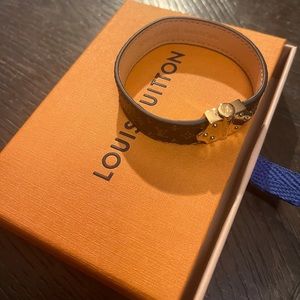 Louis Vuitton Nano monogram bracelet 17” comes with a dust bag